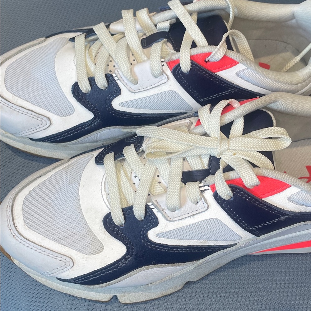 ⭐️Under Armour Women's Size 9/Men’s Size 7.5 White and Navy Sneakers